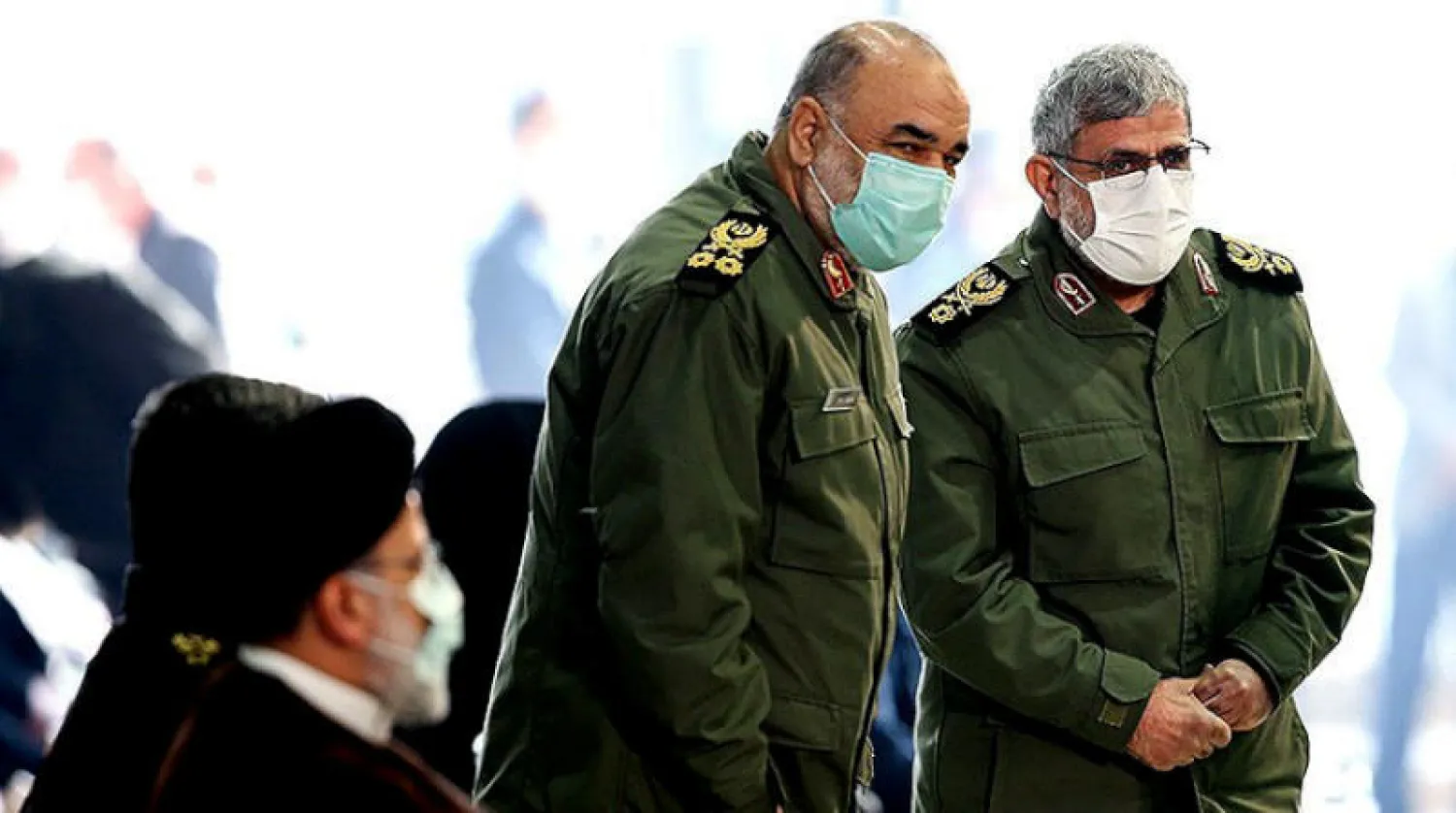 قائد "الحرس الثوري" حسين سلامي يتحدث إلى إسماعيل قاآني قائد "فيلق القدس"