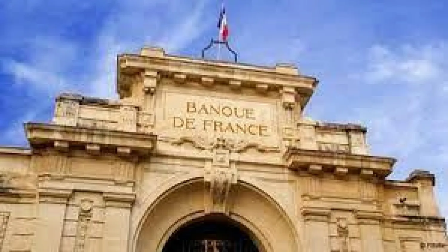 فرنسا تجمّد 23.7 مليار يورو من الأموال الروسية