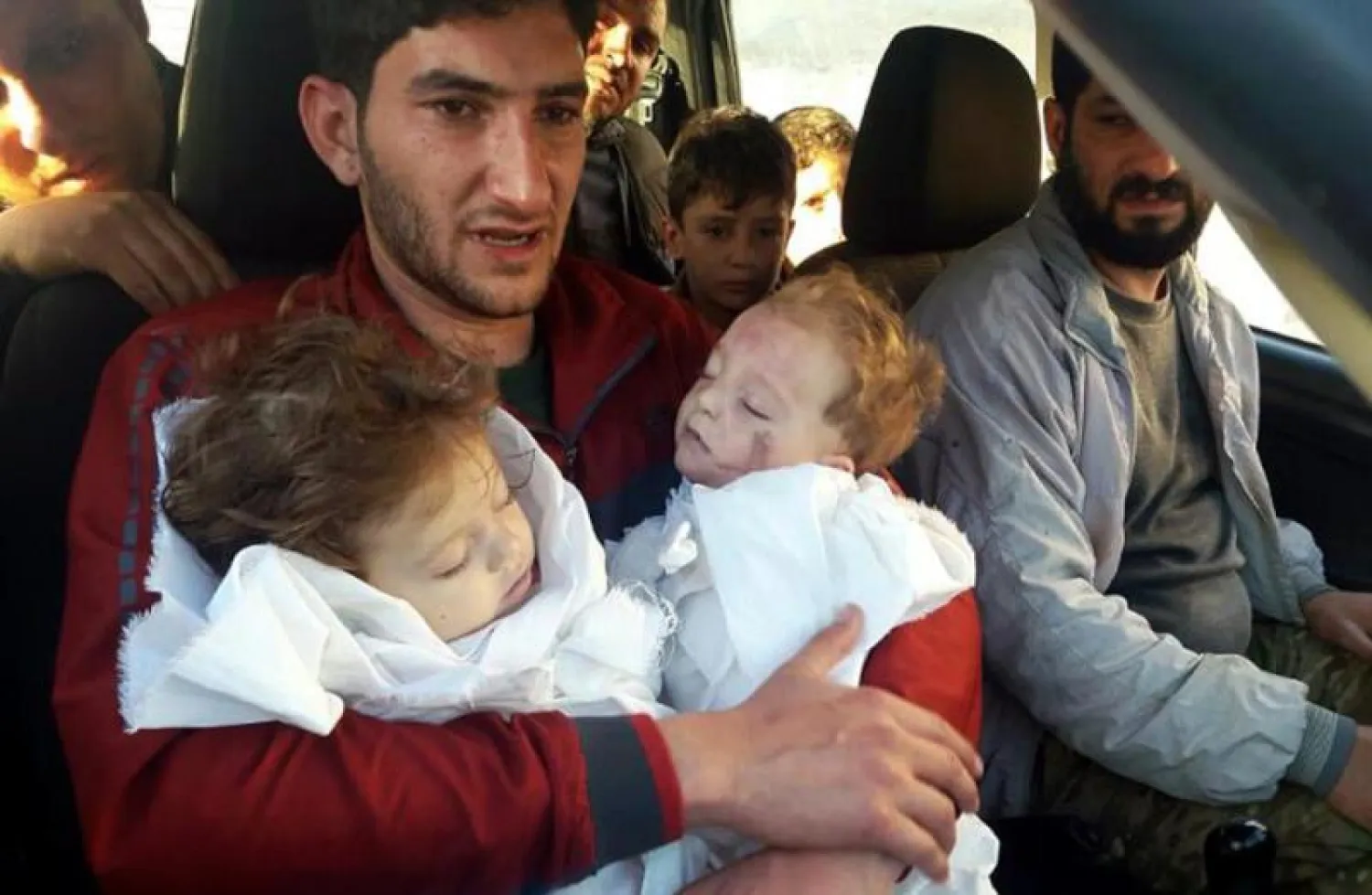 قُتل المئات بينهم العديد من الأطفال في عشرات الهجمات بالغازات السامة في سوريا (أ.ب)