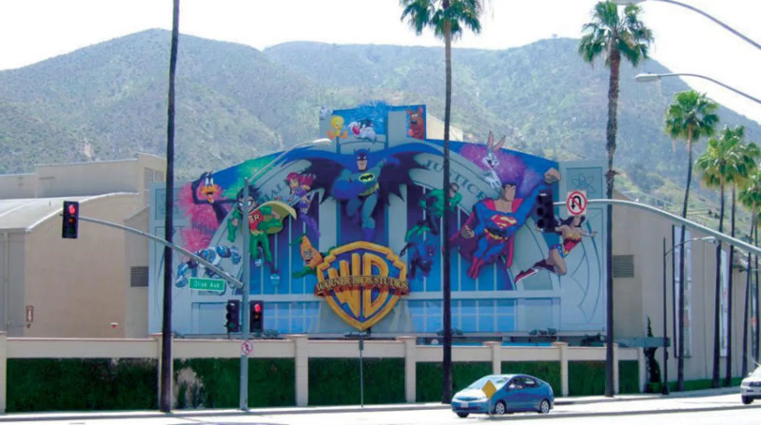 استديو «وارنر بروس» للأفلام موطن «هاري بوتر» و«باتمان» و«باغز باني»