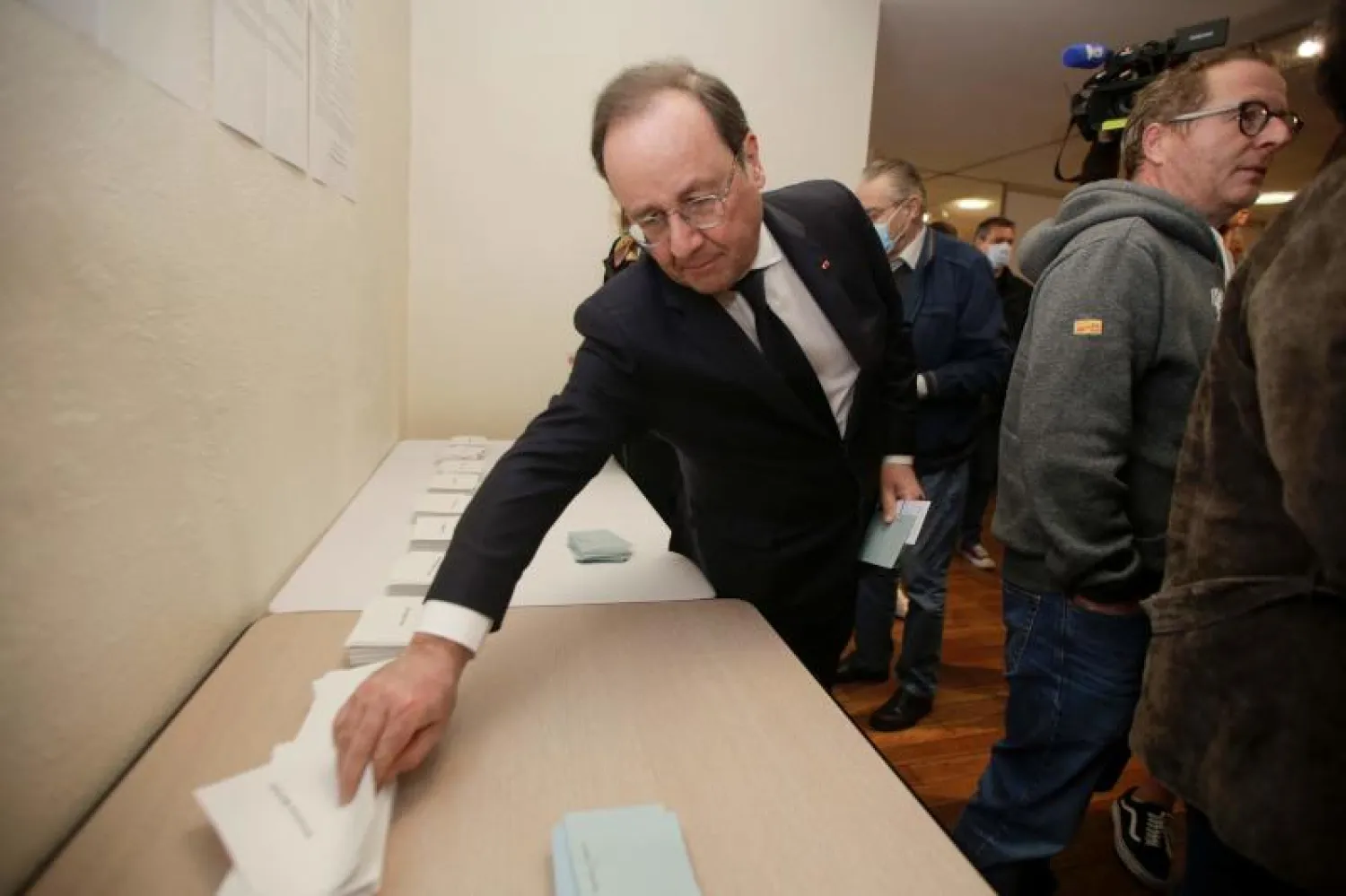 الرئيس الفرنسي الاشتراكي السابق فرنسوا هولاند (أ.ف.ب)