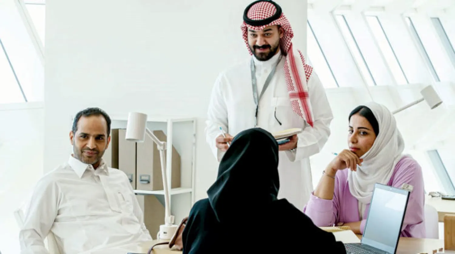 مفيد النويصر مع فريق عمل برنامج «اللقاء من الصفر»