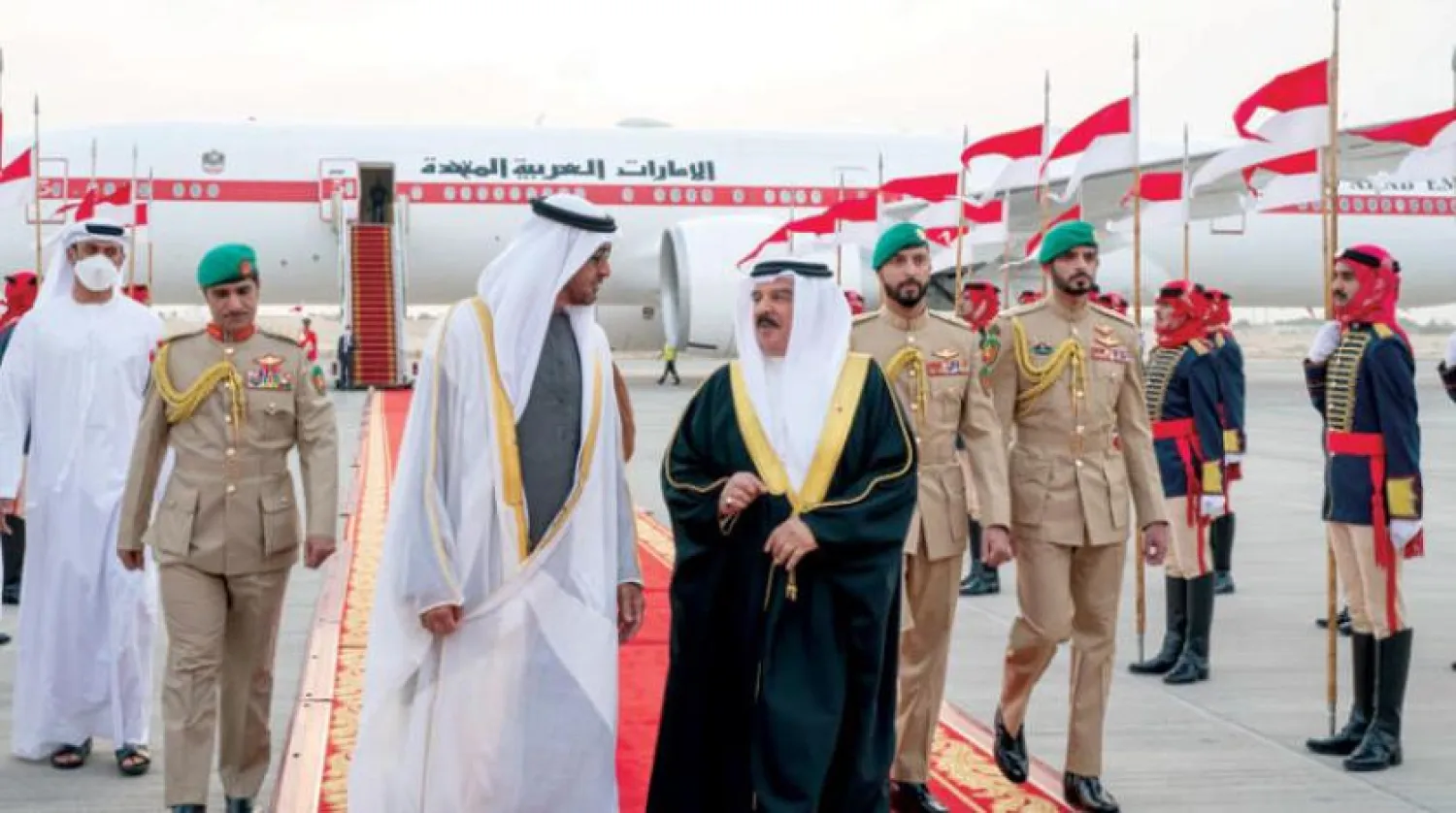 Bahreyn Kralı Hamad bin İsa, dün Manama’da Şeyh Muhammed bin Zayed’ kabul etti (WAM)