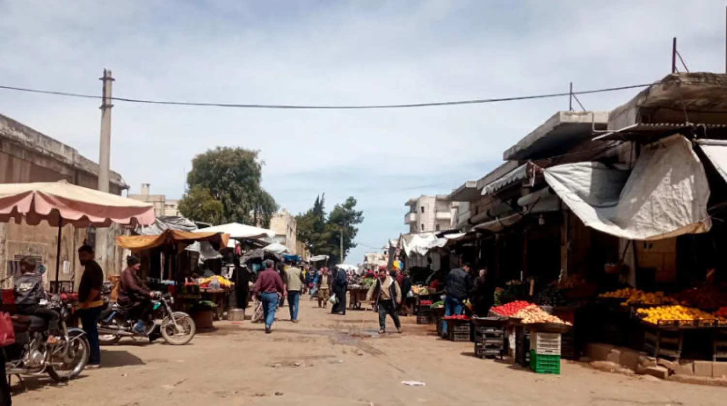 حركة سوق في رمضان بمدينة إدلب (الشرق الأوسط)