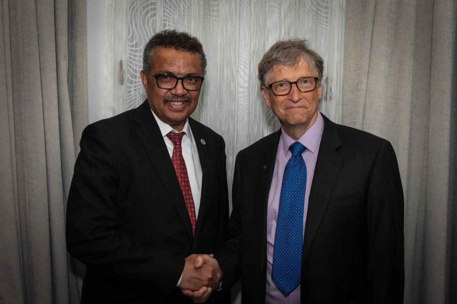 Tedros Adhanom Ghebreyesus ve Bill Gates 2018'de Londra'da görüş alışverişi yapmıştı (Twitter/@DrTedros)

