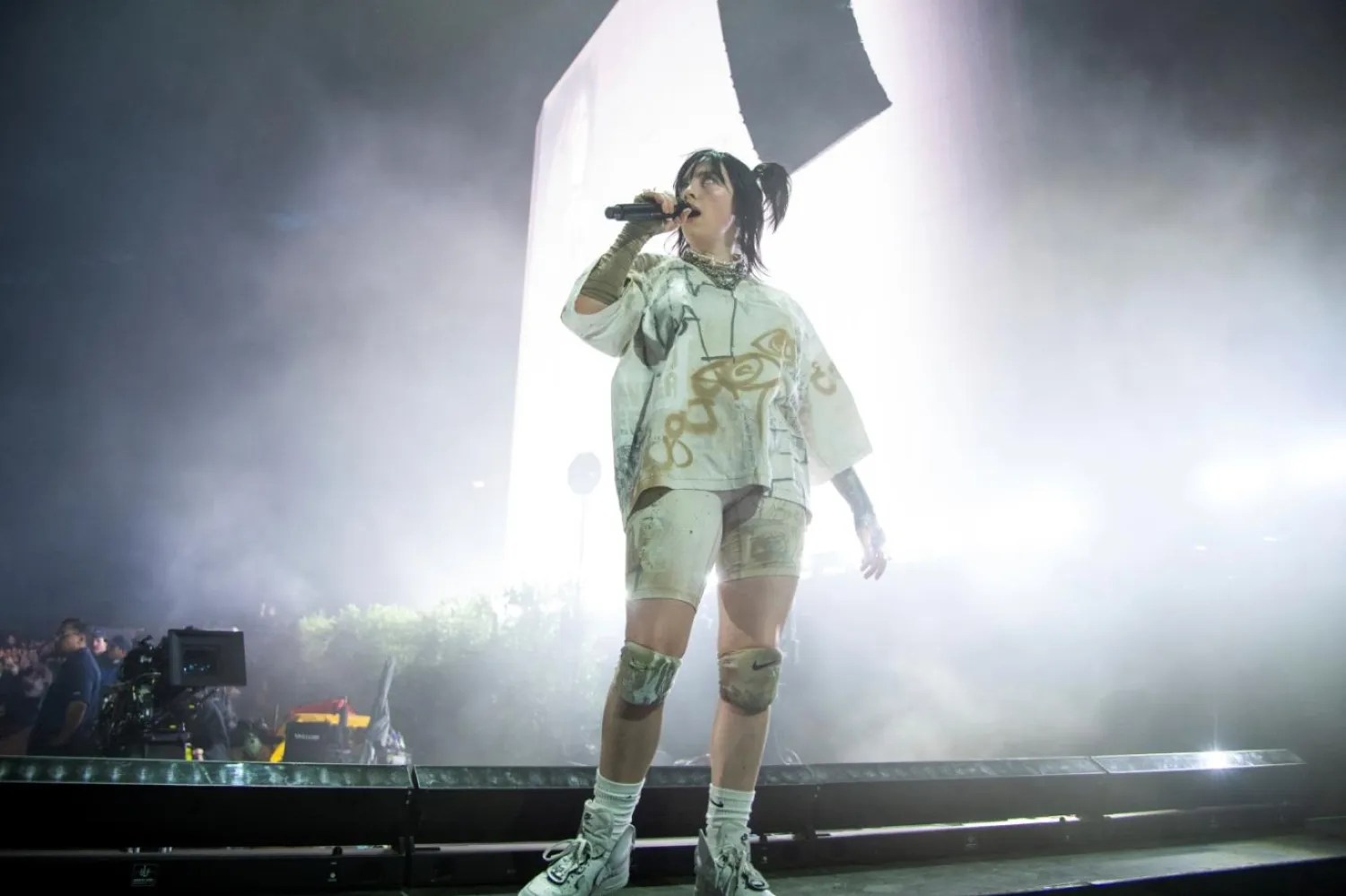 İlk olarak 2019'da Coachella’da yer alan Eilish, pandemi sonrasında aynı festivalin baş sanatçısı oldu (AP)

