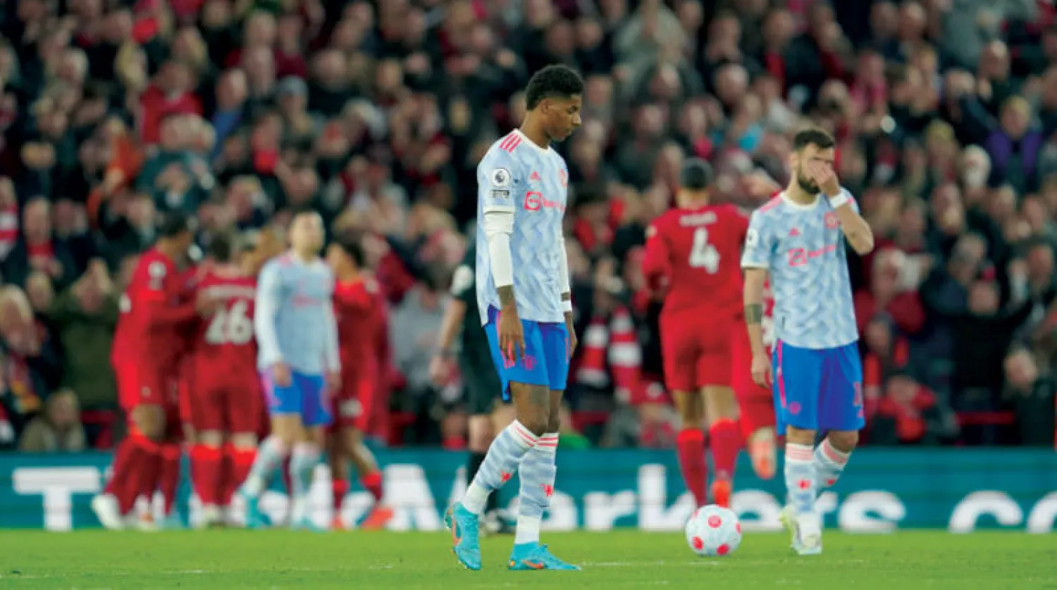 انكسار الهزيمة على ملامح لاعبي يونايتد (أ.ب)