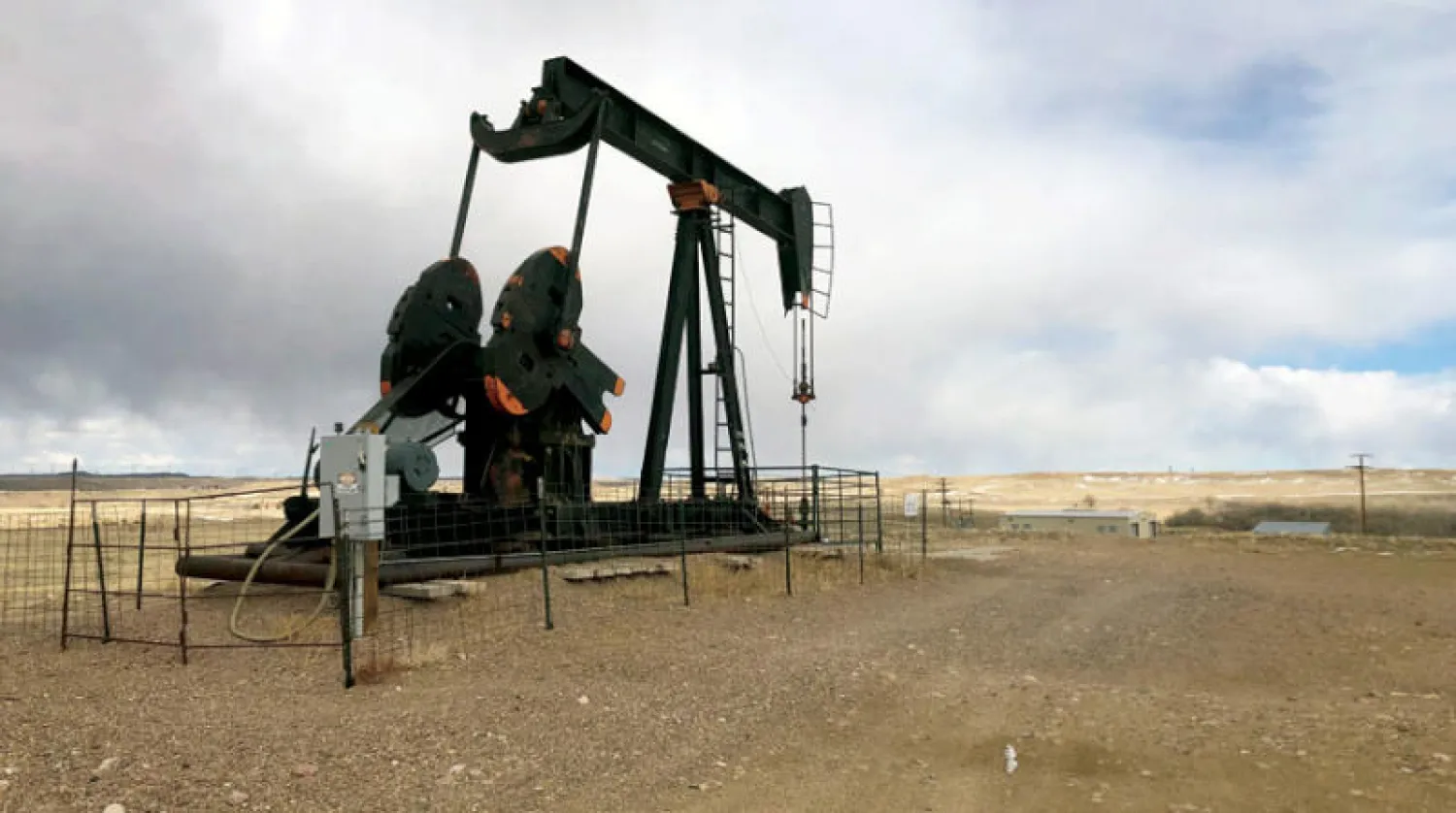 عوضت أسعار النفط بعض خسائرها التي تكبدتها في الجلسة السابقة مع تركز الاهتمام على نقص المعروض من روسيا وليبيا (أ.ب)