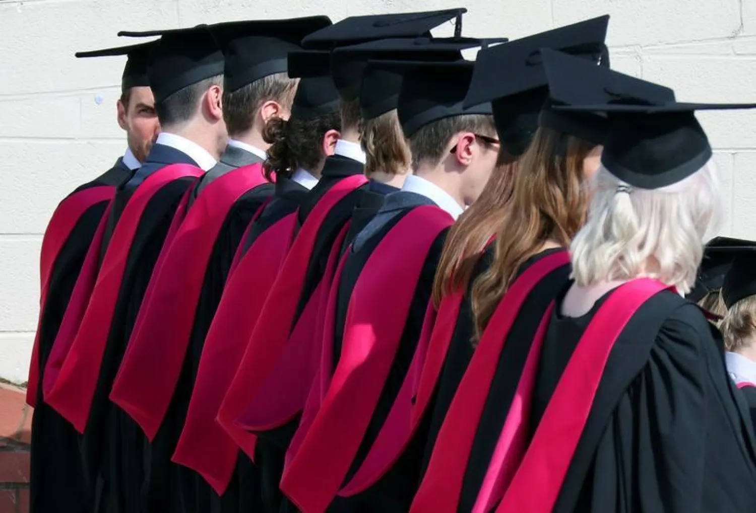 المكافآت المرتبطة بالتقدير المرتفع تختلف بشكل كبير حسب المواد والتخصص (رويترز)