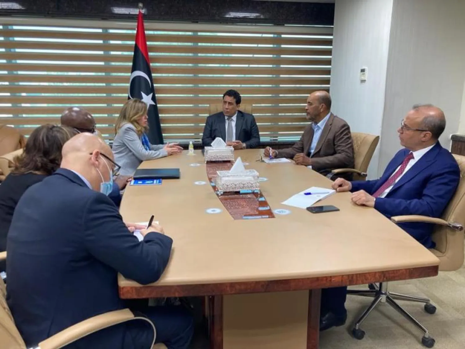 المجلس الرئاسي الليبي بقيادة محمد المنفي مستقبلاً المستشارة الأممية ومنسق البعثة (المكتب الإعلامي للرئاسي)