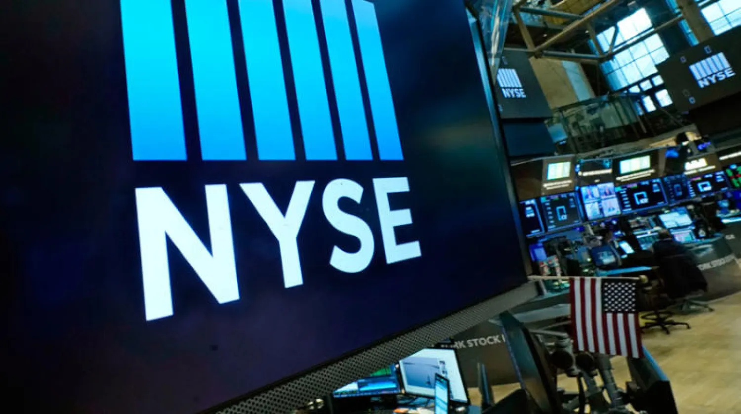 قاد مؤشر ناسداك وول ستريت للارتفاع يوم الخميس مدعوما بصعود أسهم تسلا وشركات الطيران (أ ب)