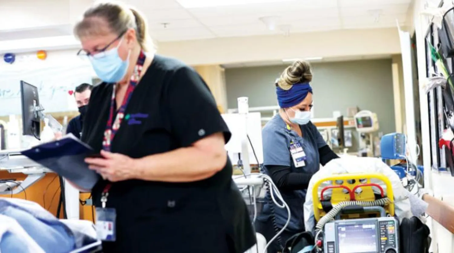 Kaliforniya'daki koronavirüs hastalarının tedavi edildiği yoğun bakım ünitesi (AFP)