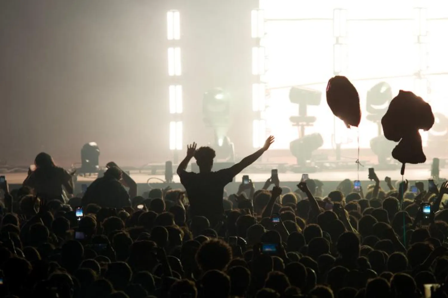 جانب من الاحتفال في مدينة بورج أمس (ا.ف.ب)