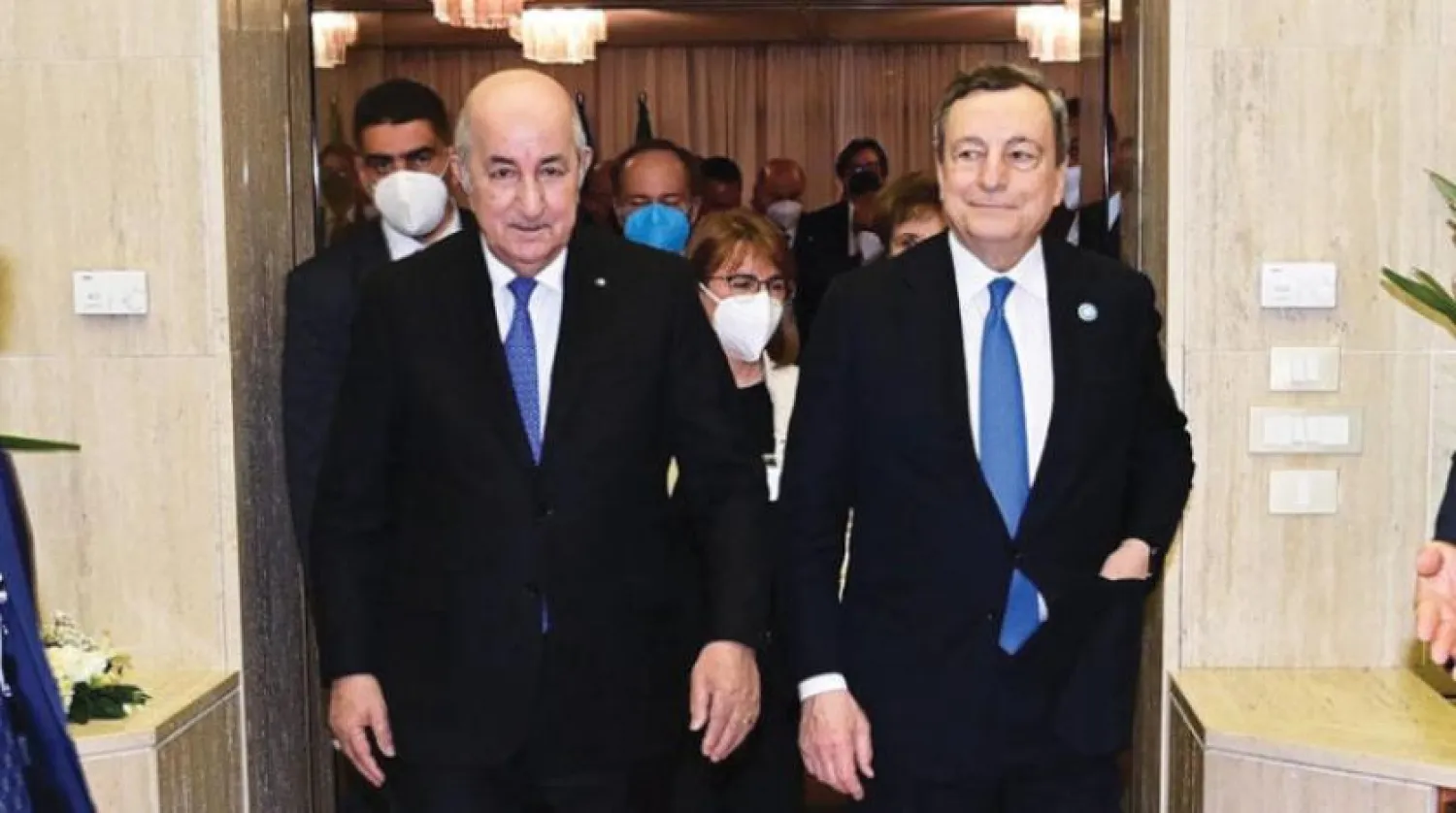11 Nisan’da Tebbun, İtalya Başbakanı Mario Draghi’yi ağırlarken (Cezayir Cumhurbaşkanlığı’nın internet sitesi)