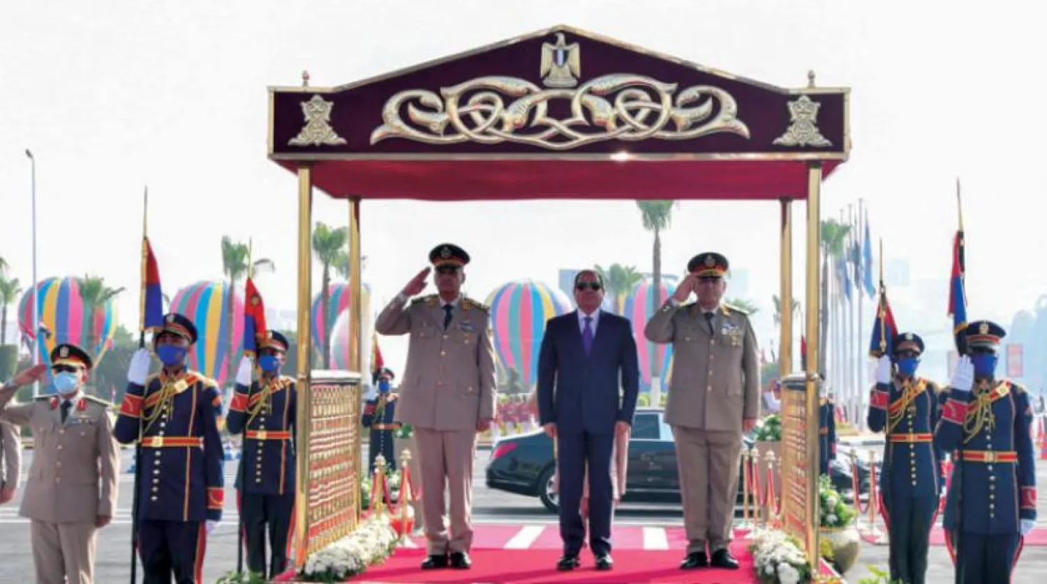 Sisi visits the monument of the martyrs of the armed forces. (Egyptian presidency)