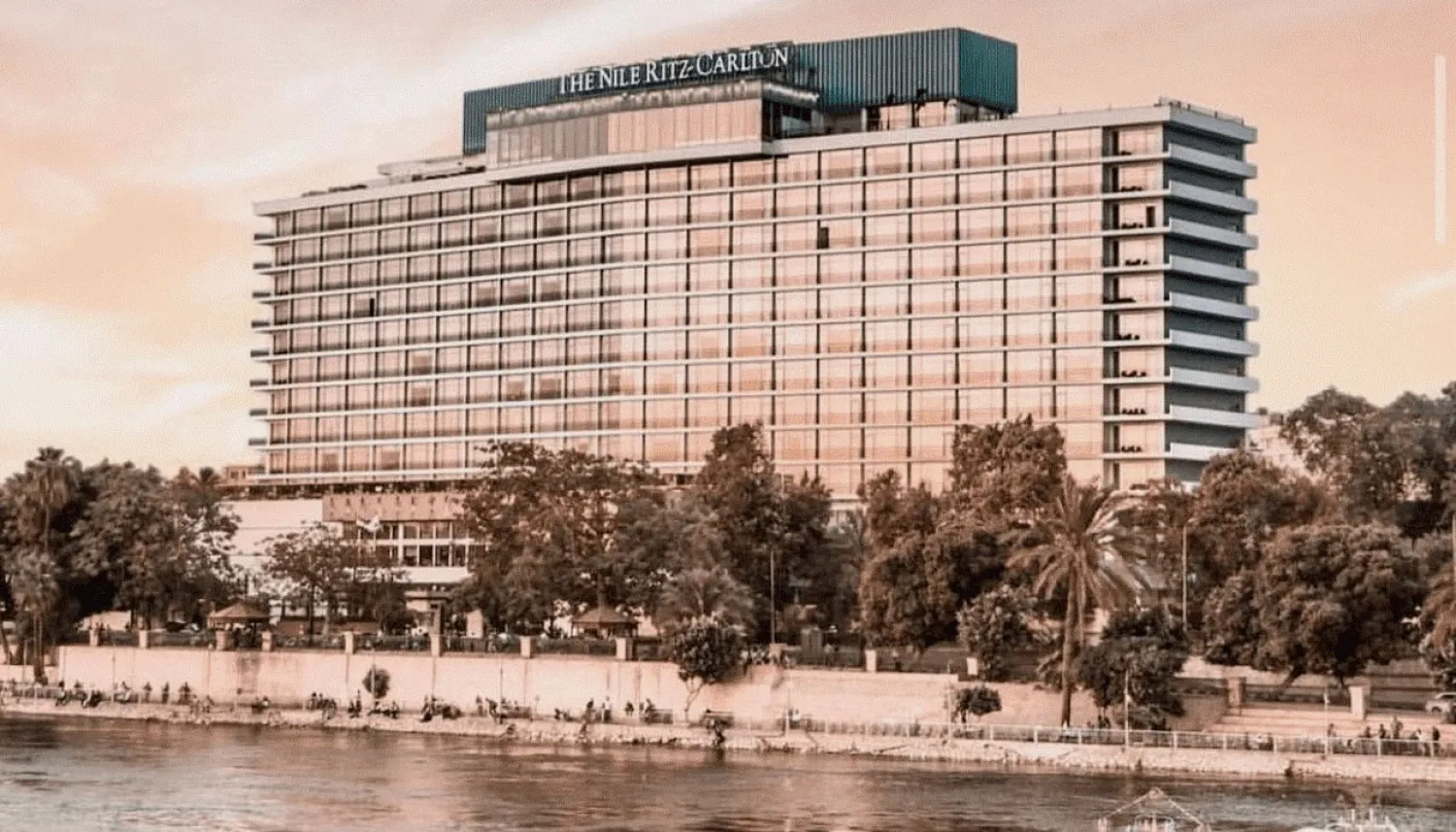 القاهرة كما لم تعشها من قبل في فندق النيل ريتز-كارلتون 