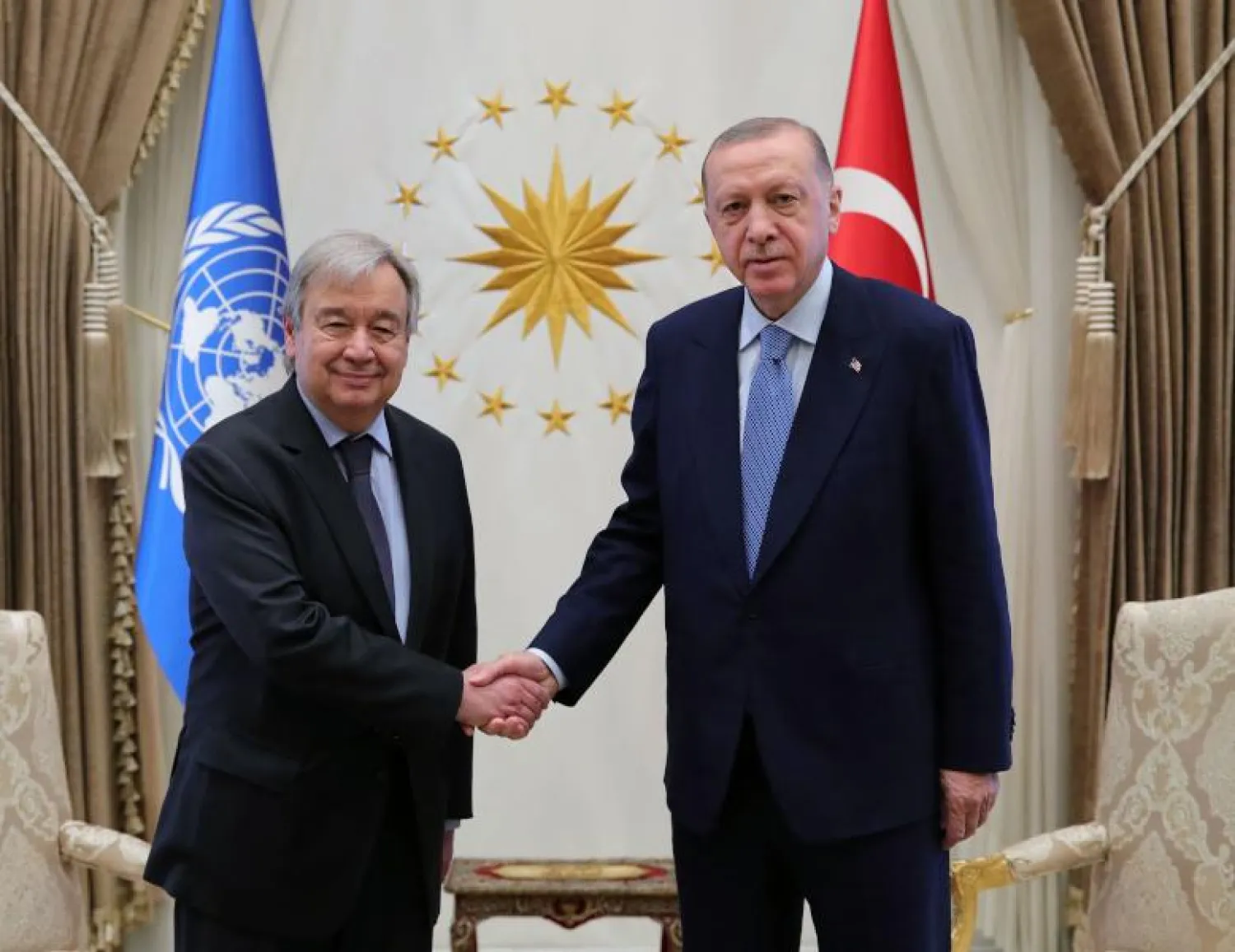 بحث غوتيريش مع إردوغان تطورات الوضع في أوكرانيا والجهود المبذولة للتوصل إلى وقف إطلاق النار بين الجانبين الروسي والأوكراني(ا.ف.ب)