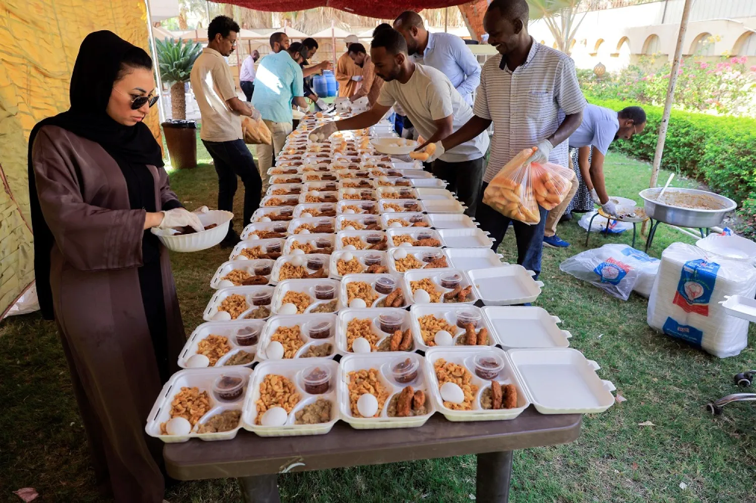 Youth volunteers prepare donated food for Ramadan breakfast in Khartoum, Sudan April 13, 2022. Picture taken April 13, 2022. (Reuters)