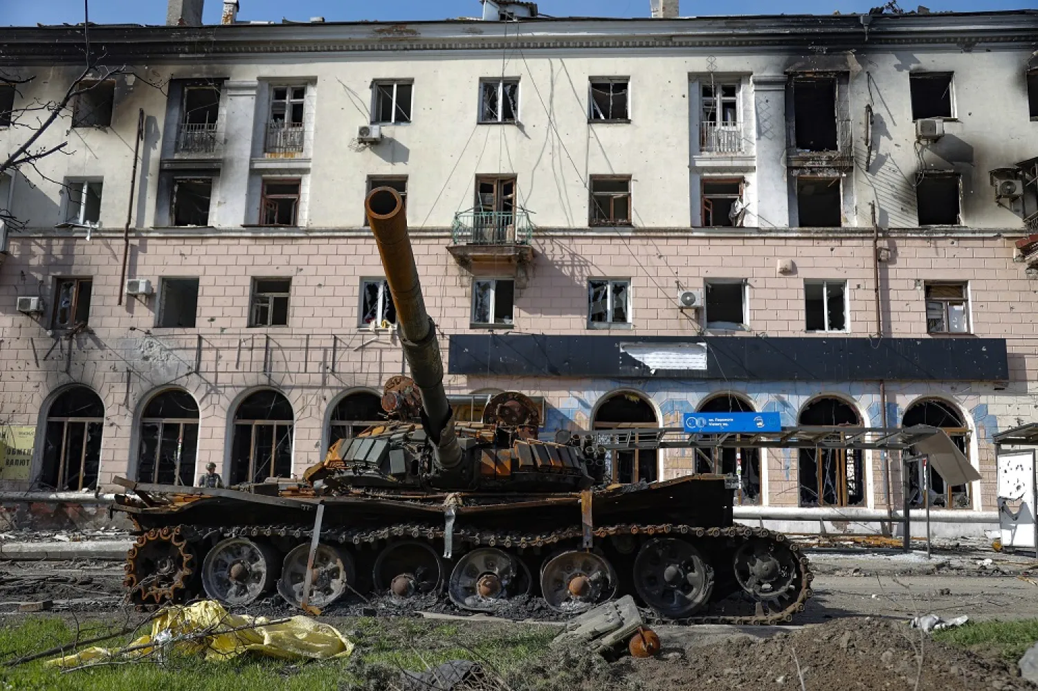 A destroyed tank and a damaged apartment building from heavy fighting are seen in an area controlled by Russian-backed separatist forces in Mariupol, Ukraine, Tuesday, April 26, 2022. (AP)