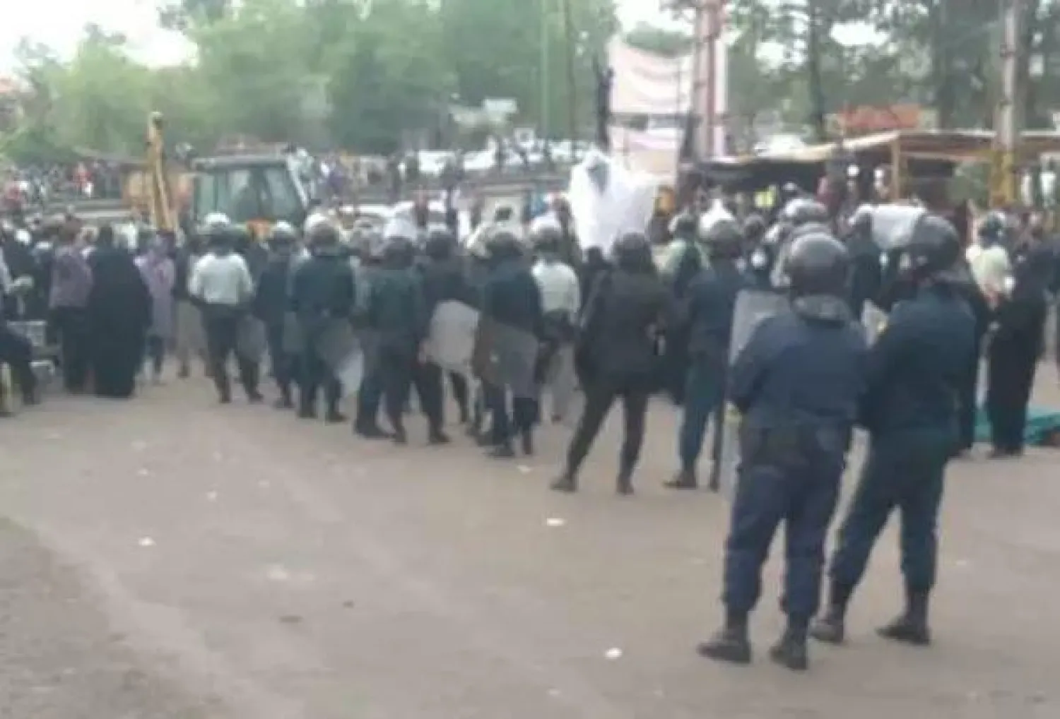 الشرطة الإيرانية تنتشر في موقع الاحتجاج (وسائل إعلام إيرانية)