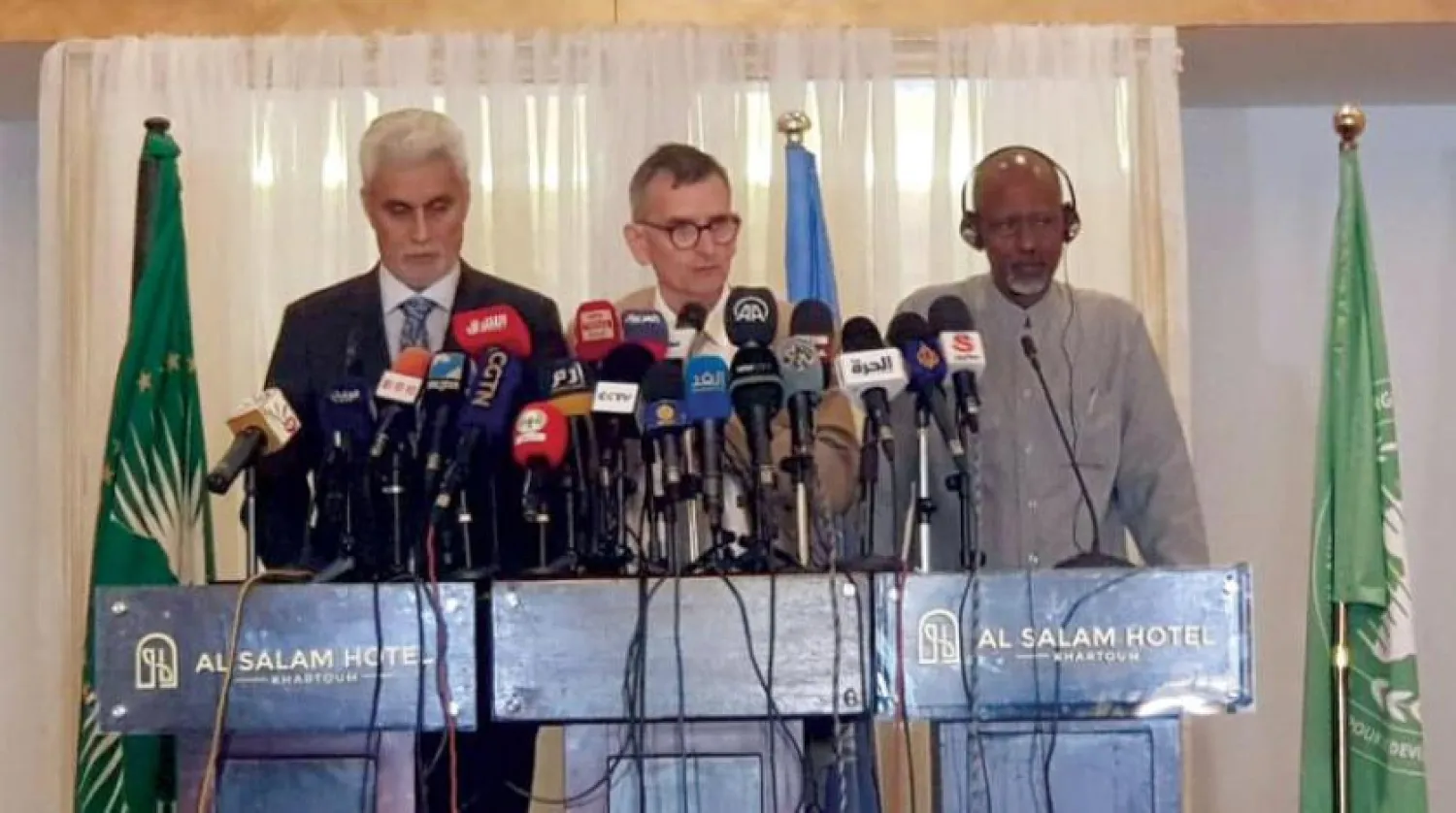 The head of the United Nations Mission in Sudan (UNITAMS) Volker Perthes, African Union representative Mohamed el-Hacen Lebatt, and IGAD representative Ismail Wais at the press conference (SUNA)
