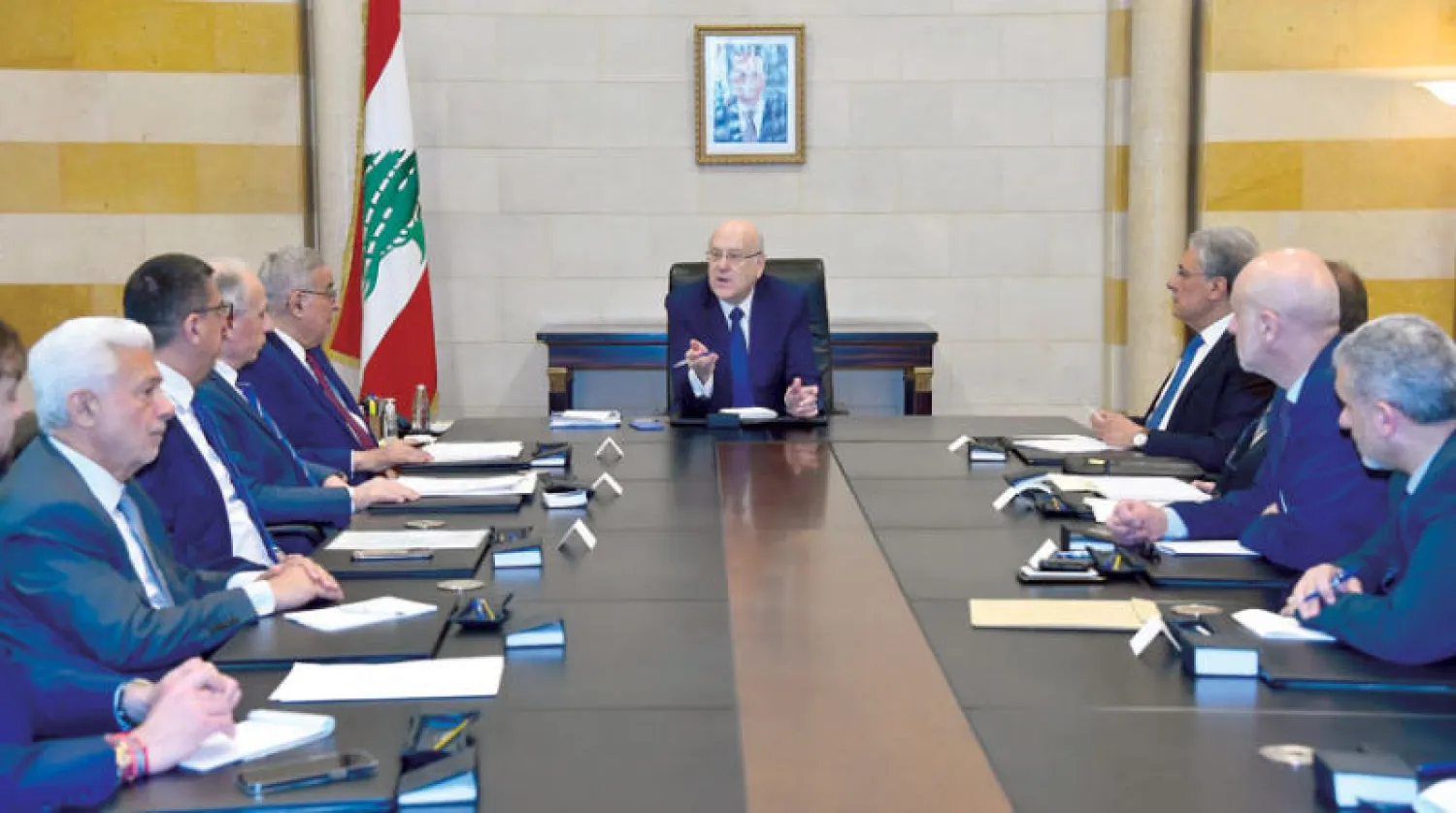 الرئيس نجيب ميقاتي لدى ترؤسه اجتماع اللجنة الوزارية لبحث موضوع النازحين السوريين أمس (دالاتي ونهرا)