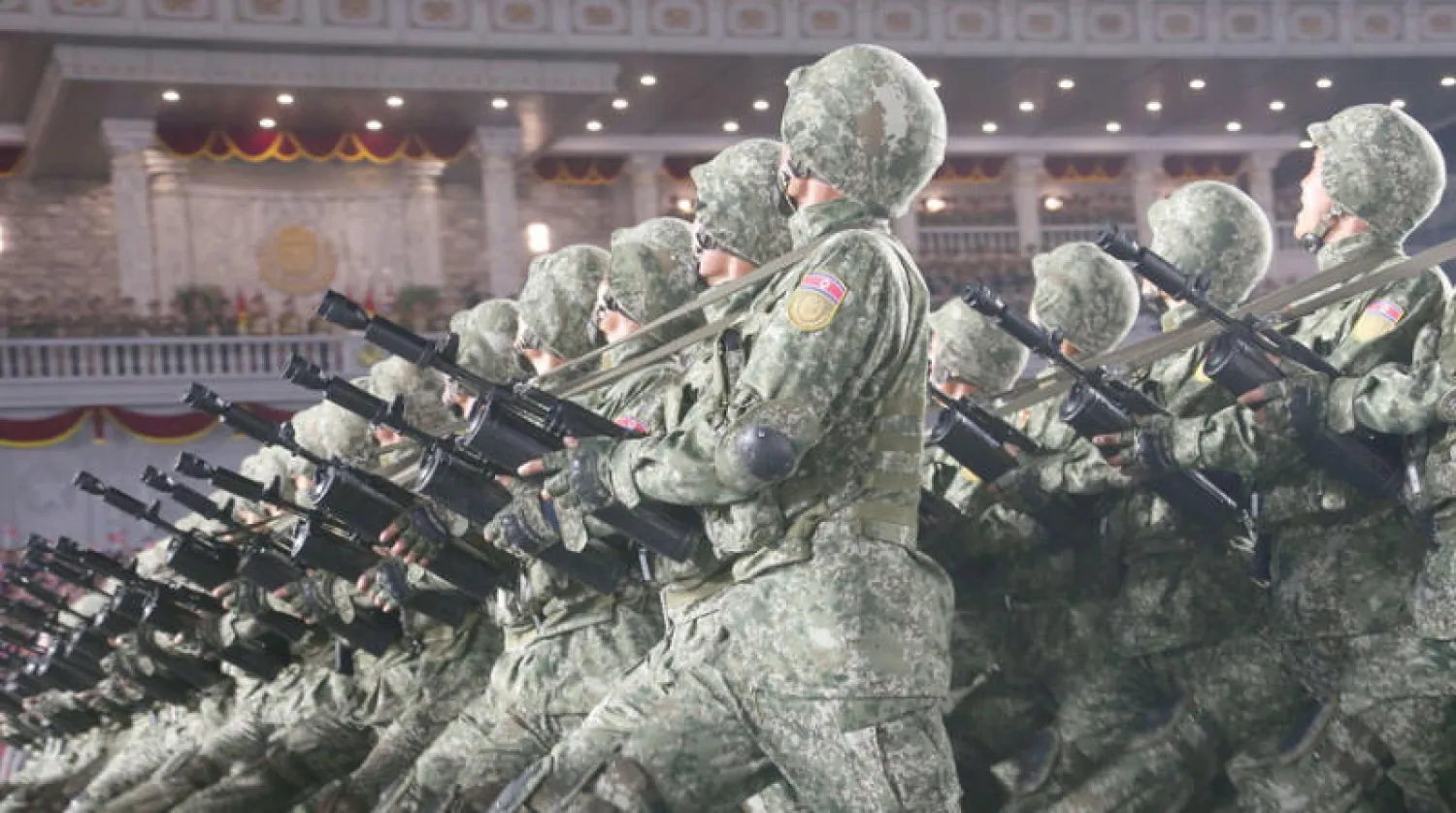 وحدة من الجيش الكوري الشمالي خلال مشاركتها في الذكرى 90 لتأسيس الجيش (إ.ب.أ)