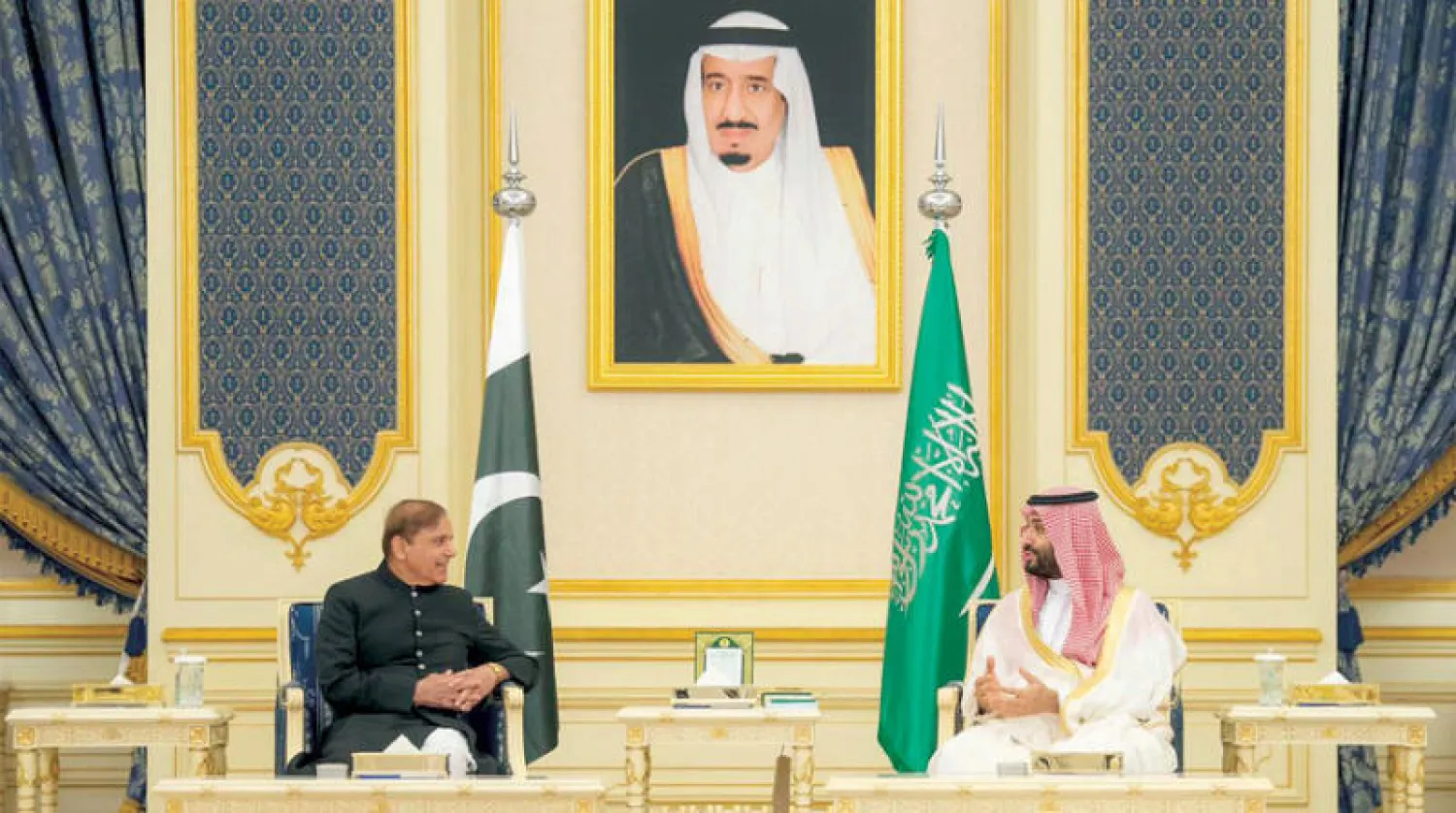 ولي العهد السعودي لدى لقائه رئيس الوزراء الباكستاني في جدة مساء الجمعة (واس)