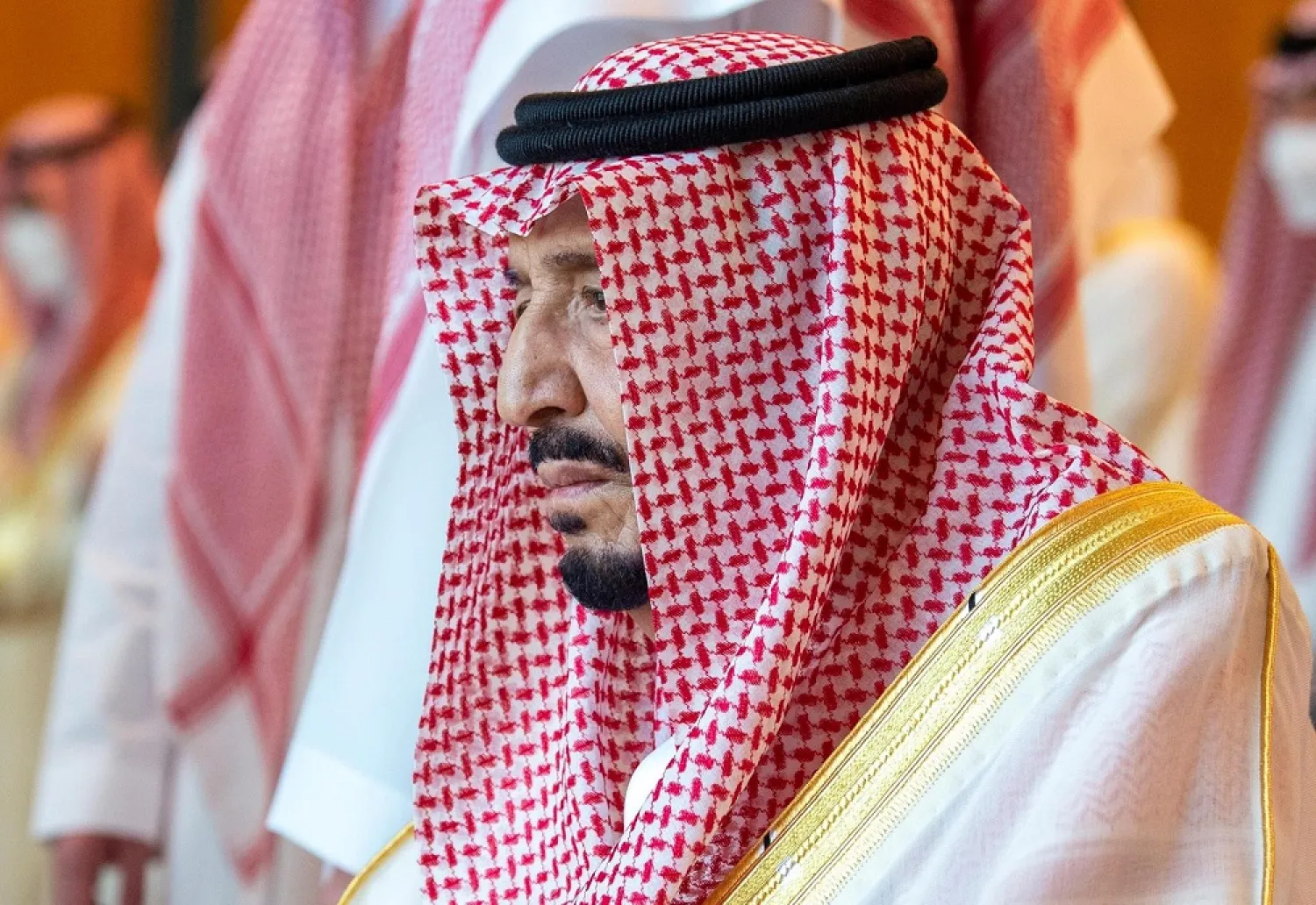 King Salman performs Eid prayer at the Grand Mosque in Makkah. (SPA)