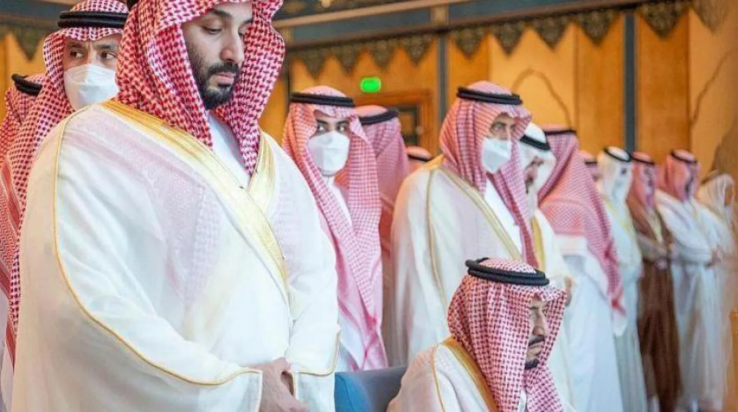 The Custodian of the Two Holy Mosques performs Eid Al-Fitr prayer together with a group of worshippers at the Grand Mosque. SPA
