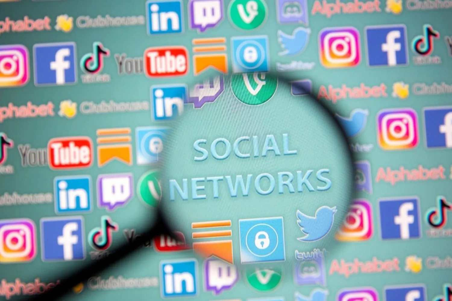 Sosyal medya platformlarının el değiştirmesi ve kar amaçlı şirketler olarak görülmesi kullanıcıları alternatif arayışına itiyor (Reuters)

