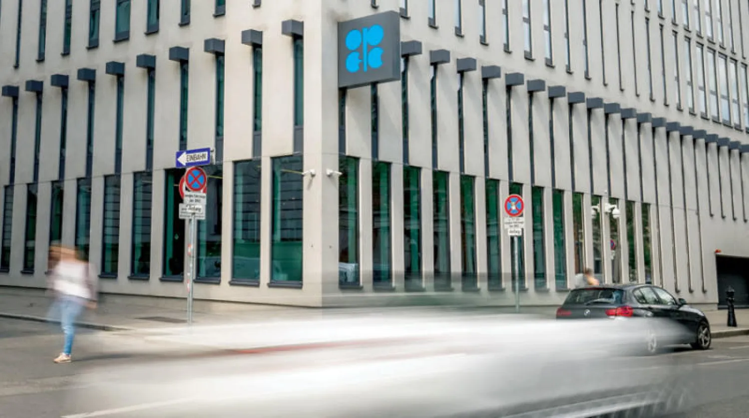 تمسك تحالف {أوبك بلس}  في اجتماعه الخميس بخطط زيادة الإنتاج المسبقة (إ.ب.أ)