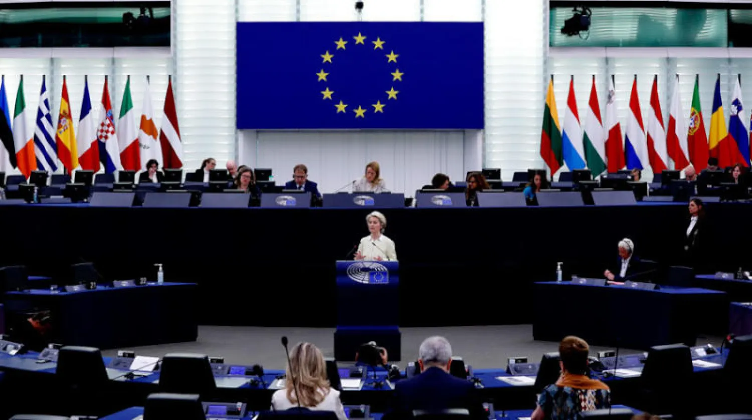 فون دير لاين تعلن عن مشروع عقوبات على روسيا أمام البرلمان الأوروبي في ستراسبورغ الأربعاء (إ.ب.أ)