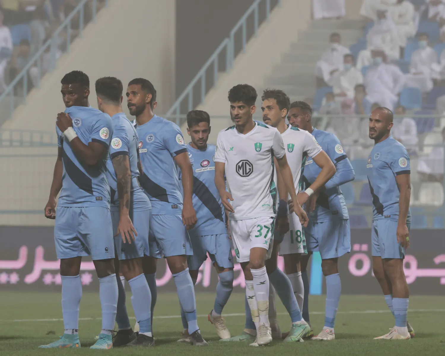 جانب من مواجهة الباطن والأهلي (تصوير: عيسى الدبيسي)