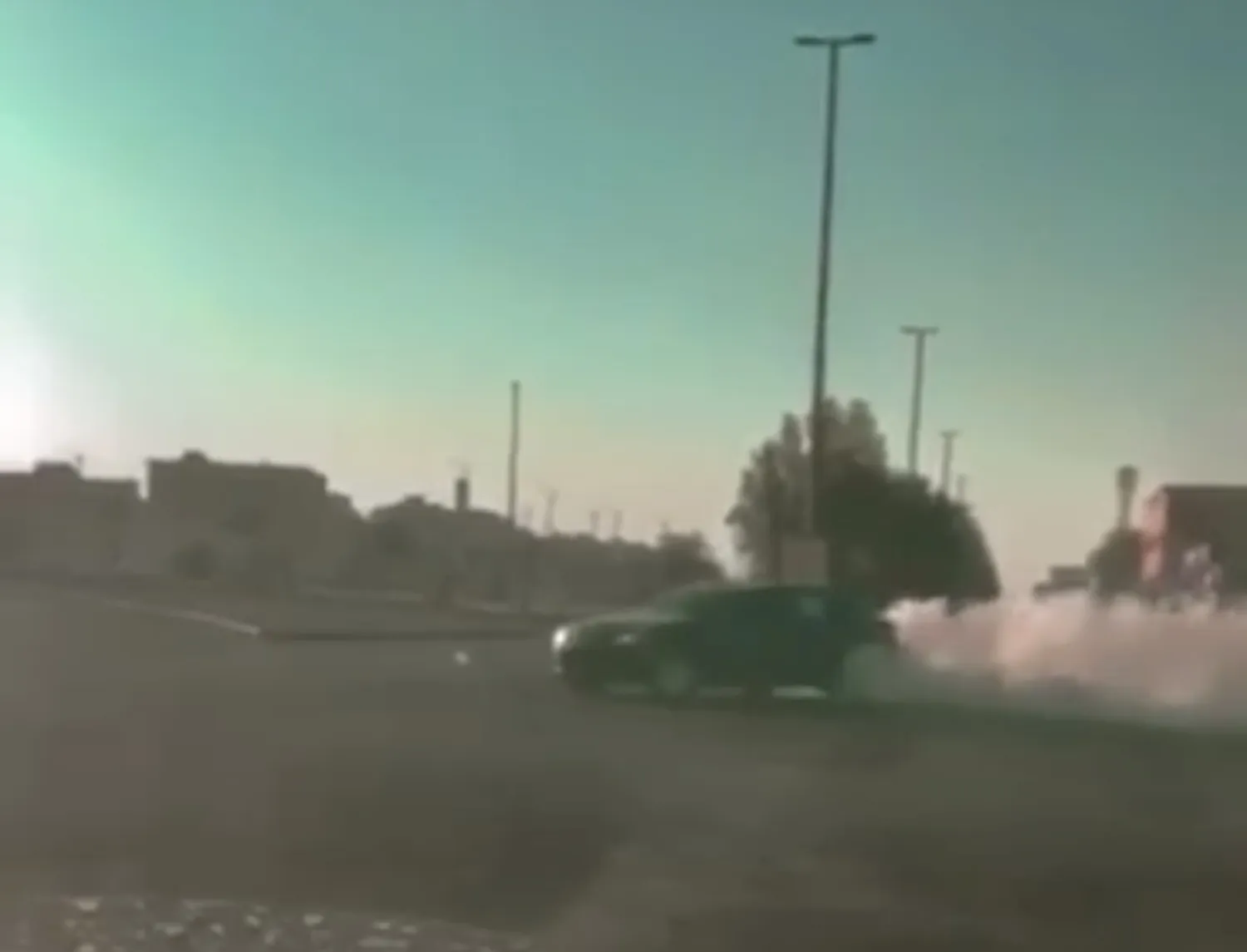 يعلن «المرور السعودي» باستمرار عبر حسابه على «تويتر» عن ضبط مرتكبي مخالفة التفحيط