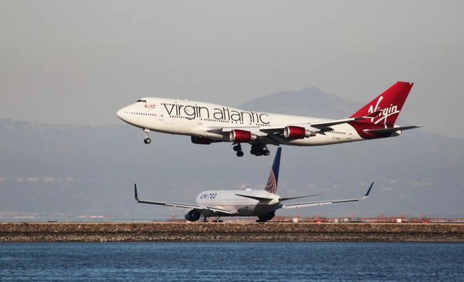 الشركة قالت إن «خطأ في الجدول» أدى إلى عودة الرحلة (أرشيفية-رويترز)