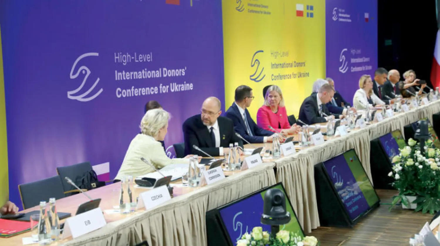 جانب من مؤتمر المانحين لأوكرانيا في وارسو أمس (إ.ب.أ)