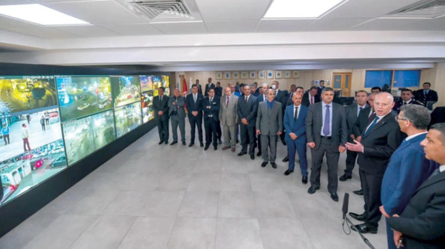 الرئيس قيس سعيد خلال زيارته مقر وزارة الداخلية بالعاصمة التونسية مساء الخميس (الرئاسة التونسية)