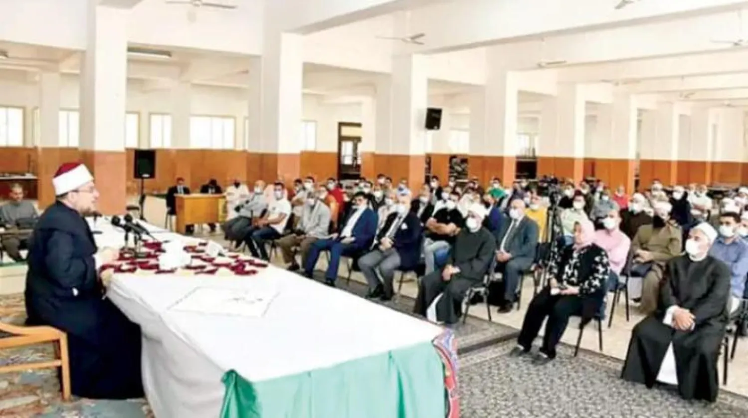 The Egyptian Minister of Endowments leads the activities of an “educational camp”, organized by the ministry in Alexandria. (Photo: Egyptian Endowments website)


