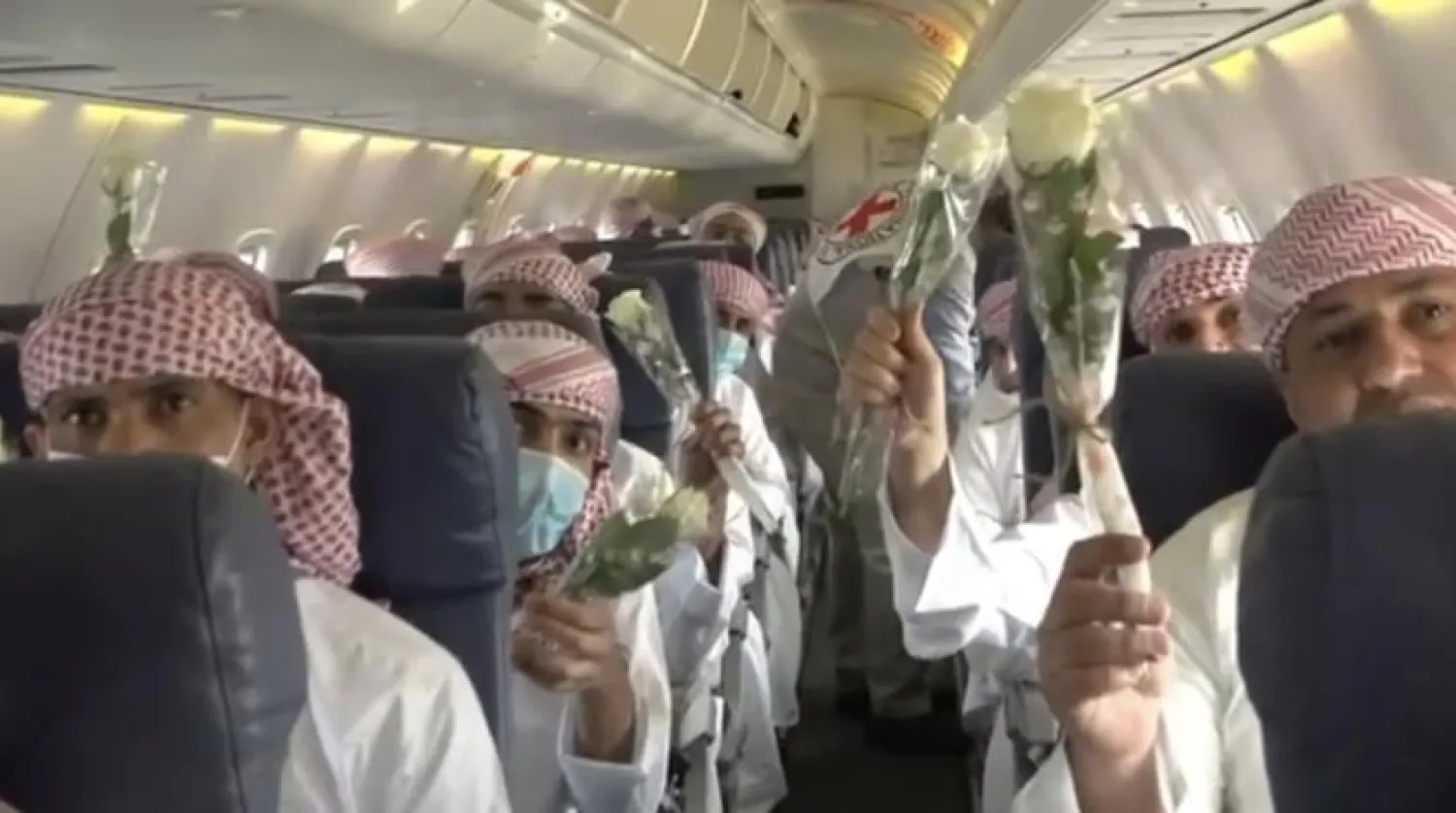 Released Houthi prisoners are seen aboard a plane. Asharq Al-Awsat