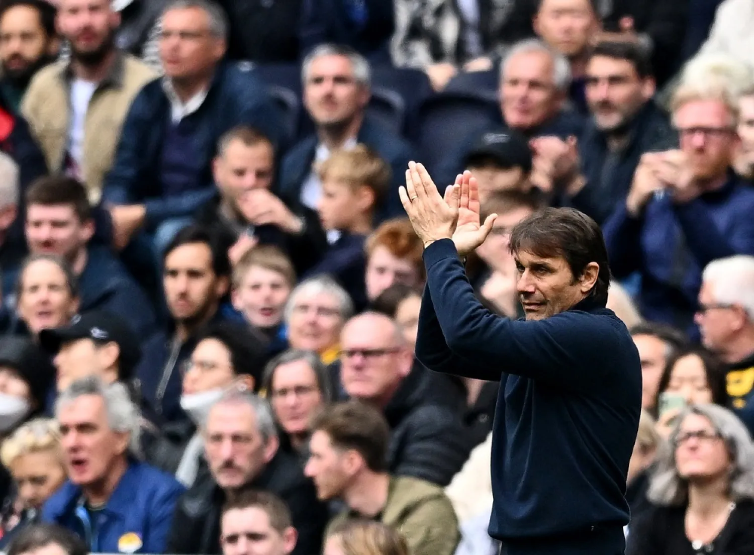 Football - Premier League - Tottenham Hotspur vs. Leicester City - Tottenham Hotspur Stadium, London, Britain - May 1, 2022 Tottenham Hotspur manager Antonio Conte applauds fans. (Reuters)