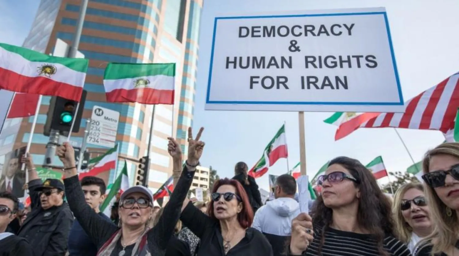 Thousands of people rally in support of Iranian anti-government protests in Los Angeles, Ca, Jan. 7, 2018. (Reuters)
