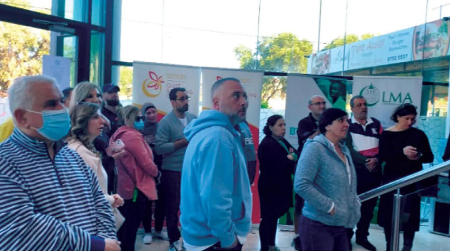 مغتربون لبنانيون في أستراليا أمام مركز اقتراع (الوكالة المركزية)