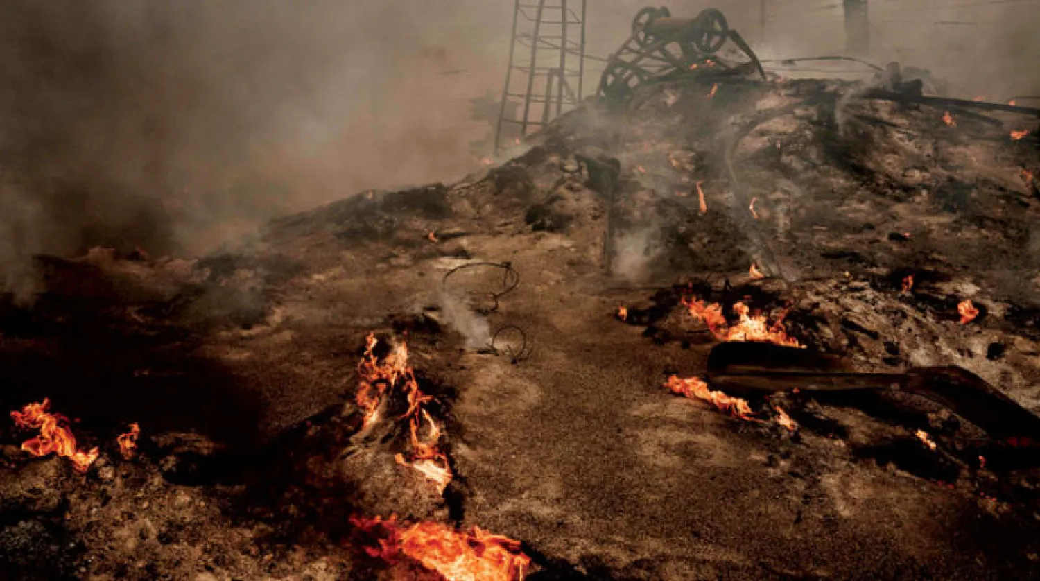 ألسنة الدخان تتصاعد بعد قصف طال محطة للقطارات في سيفيرسك بشرق أوكرانيا أمس (أ.ف.ب)