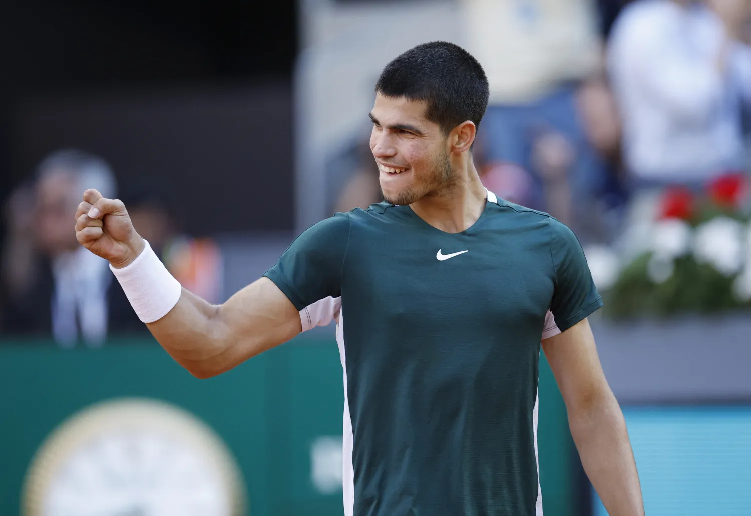 Tennis - ATP Masters 1000 - Madrid Open - Caja Magica, Madrid, Spain - May 8, 2022 Spain's Carlos Alcaraz Garfia celebrates winning the final against Germany's Alexander Zverev REUTERS/Juan Medina