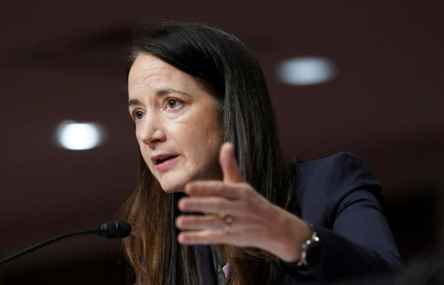 مديرة أجهزة الاستخبارات الأميركية أفريل هينز تتحدث في مجلس الشيوخ (رويترز)