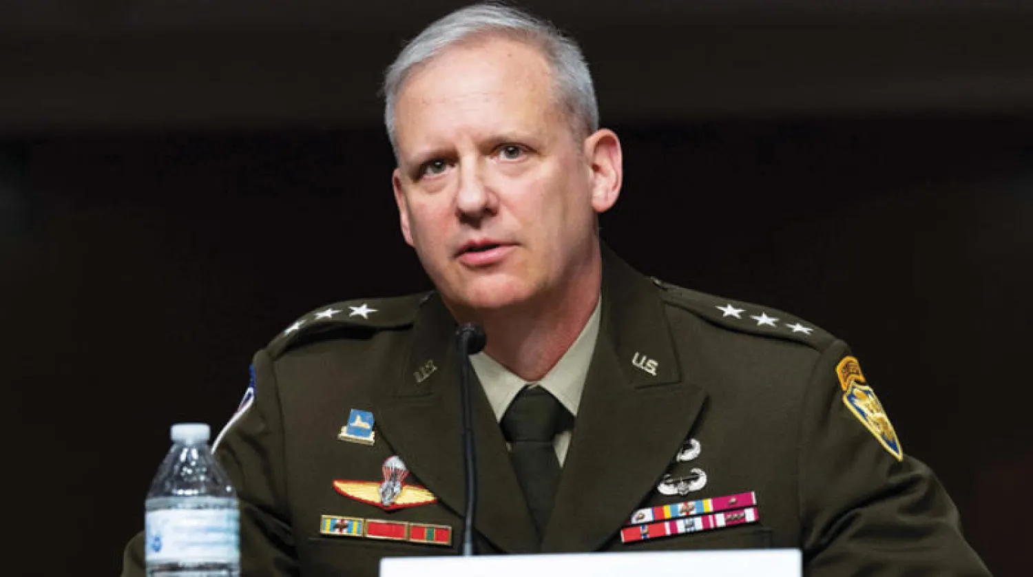 الجنرال بريير يدلي بإفادة أمام مجلس الشيوخ أمس (أ.ف.ب)