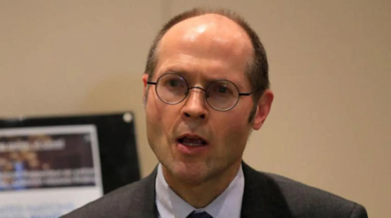 اولیور ڈی شٹر کو دیکھا جا سکتا ہے (اے پی)