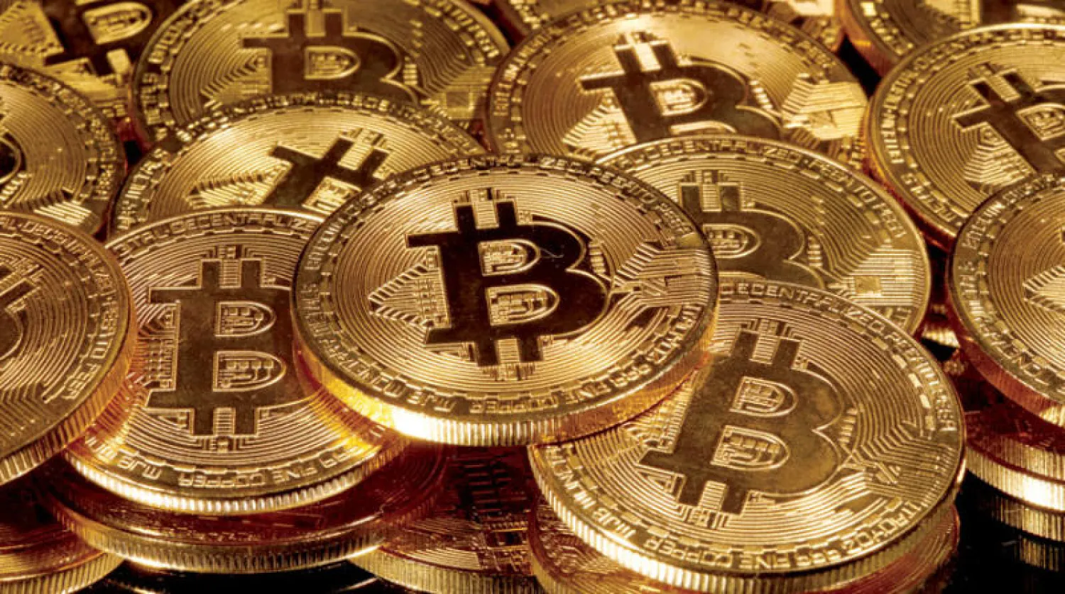 «بتكوين» تبدد مكاسب 2021