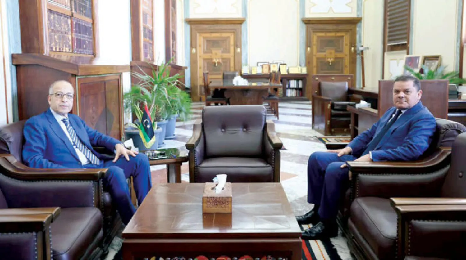 صورة وزعتها حكومة الدبيبة لاجتماعه أمس مع محافظ ليبيا المركزي الصديق الكبير